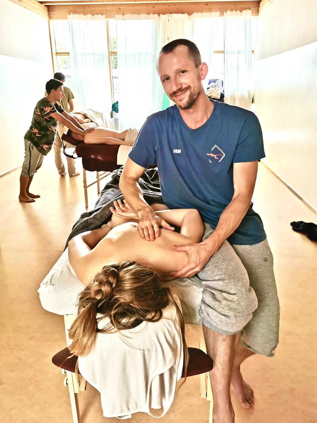 Bodywork in Partnerarbeit – achtsame Massage und Berührung lernen in Freiburg