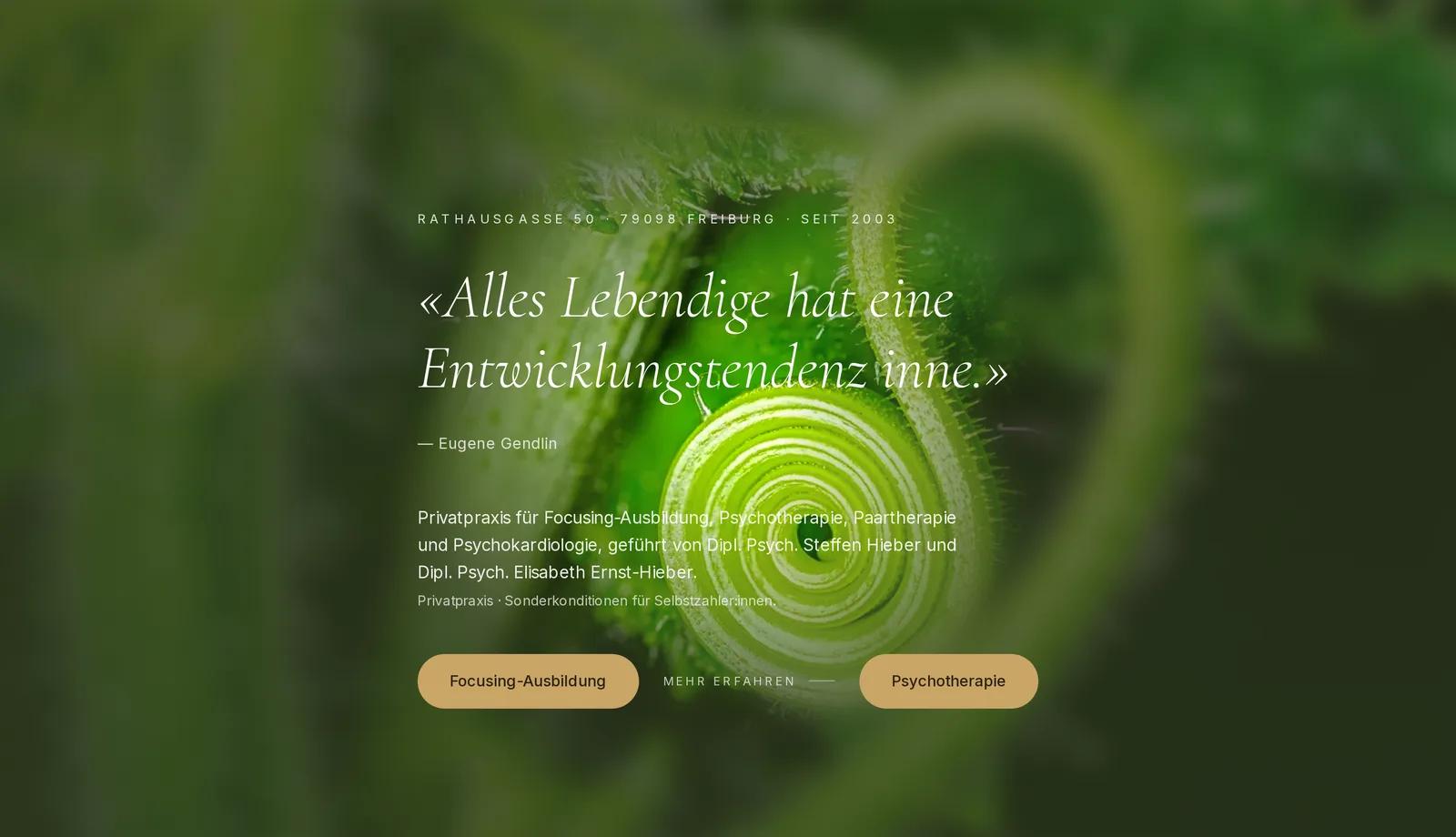 Praxis für integrative Psychotherapie, Ausschnitt der Website: Farnspirale als Bild für Entfaltung